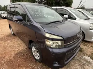 Toyota Voxy V 4WD 7-Seater 2011 Blue