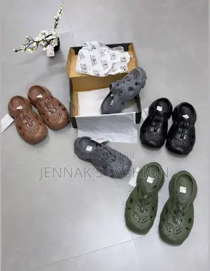 Stock Balenciaga Mole Slides