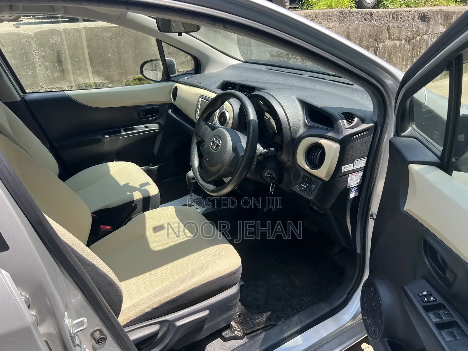 Toyota Vitz 1.3 AWD 5dr 2013 Gray