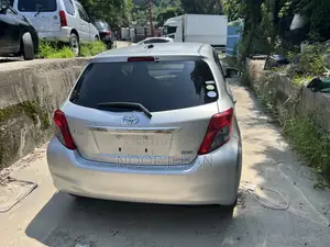 Toyota Vitz 1.3 AWD 5dr 2013 Gray