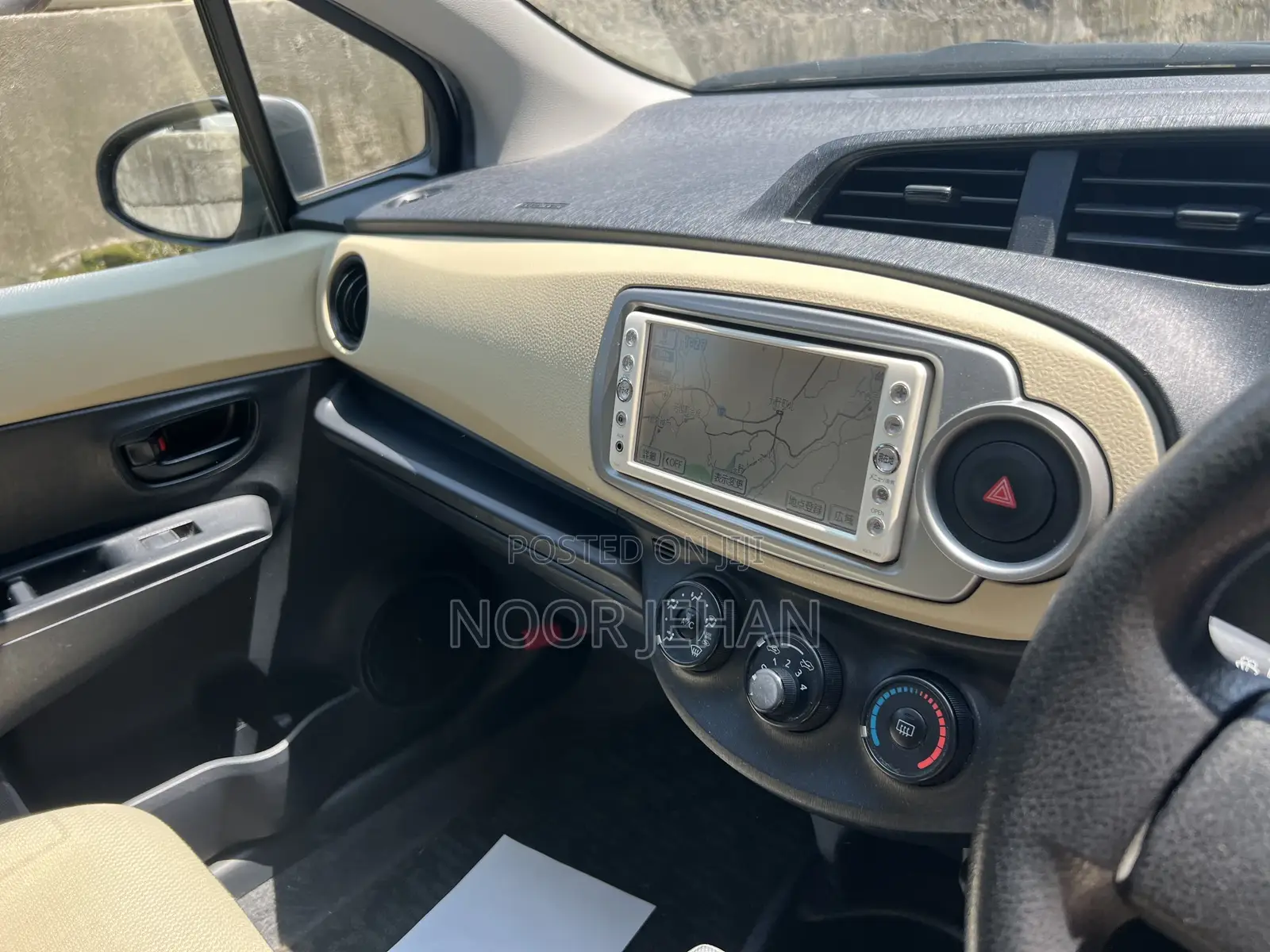 Toyota Vitz 1.3 AWD 5dr 2013 Gray