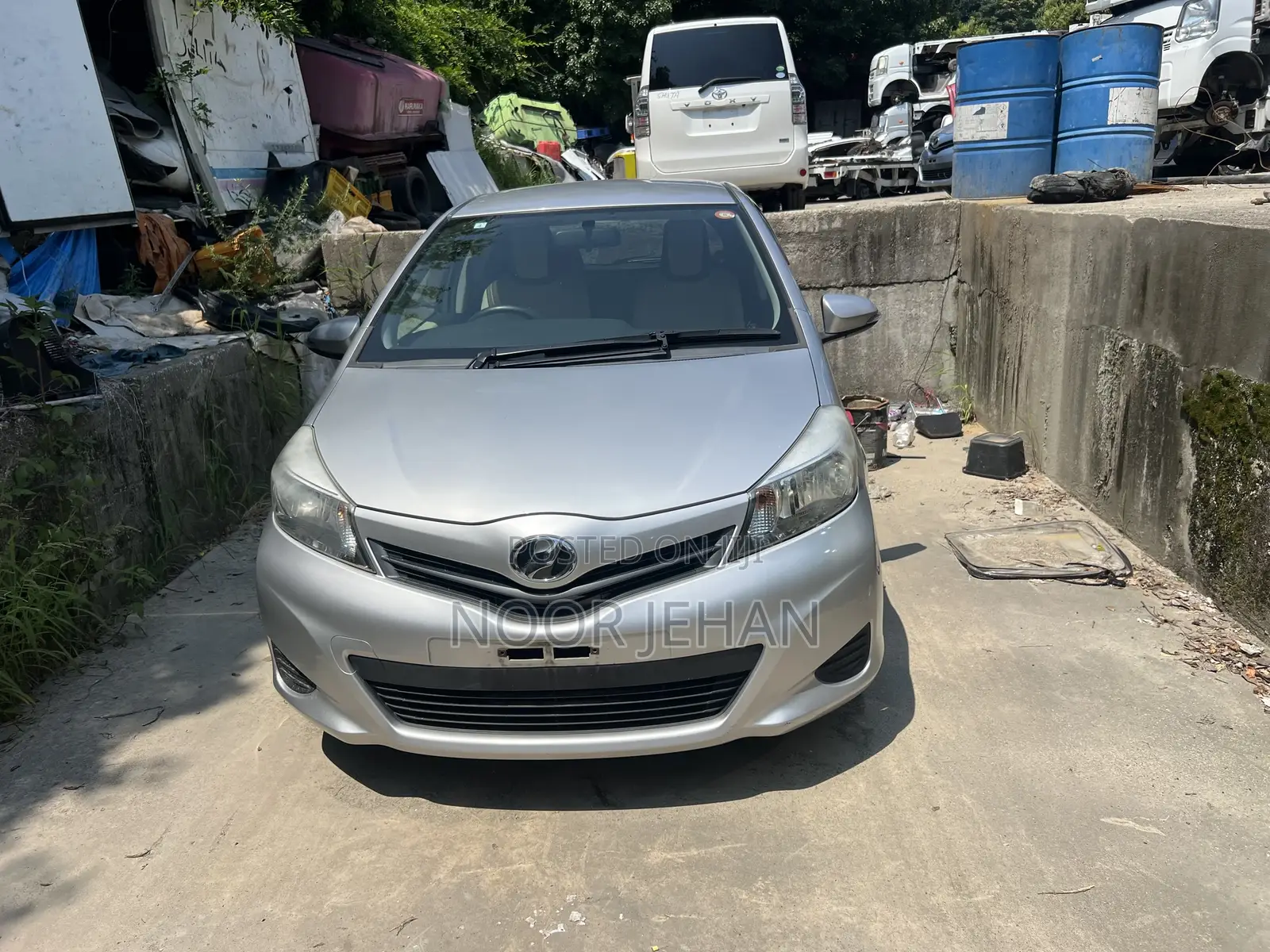 Toyota Vitz 1.3 AWD 5dr 2013 Gray
