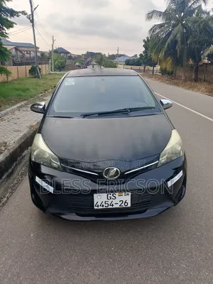 Toyota Vitz 2014 Maroon