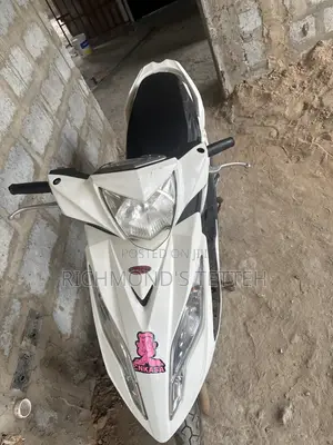 Royal RY125 2010 White