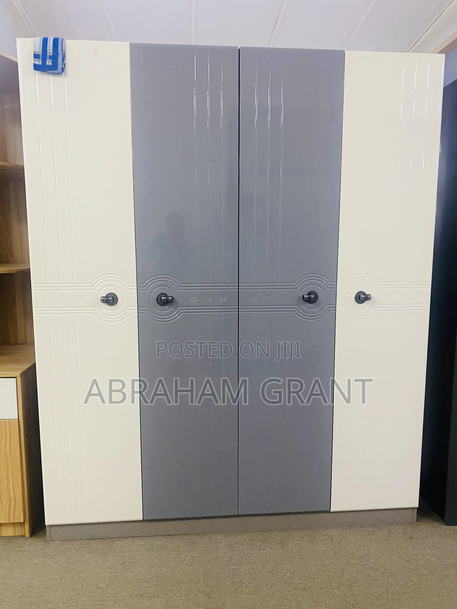 4 in One Foreign Wardrobe