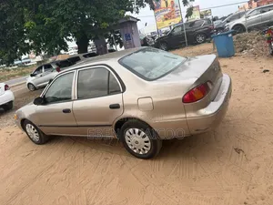 Toyota Corolla 2000 Gold