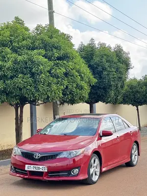 Toyota Camry SE 4dr Sedan (2.5L 4cyl 6A) 2014 Red