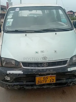 Toyota HiAce 2006 White
