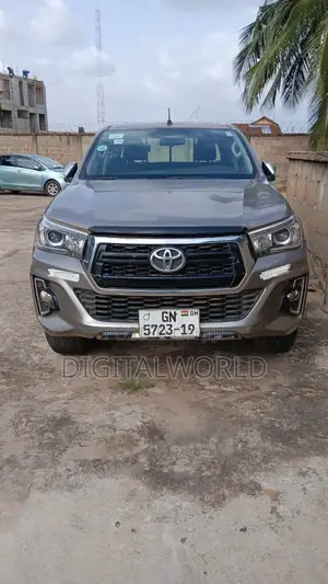 Toyota Hilux Revo Double Cab Deisel 2.4 AWD 2019 Gray