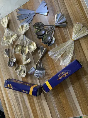 24pcs Stainless Steel Cutlery Set