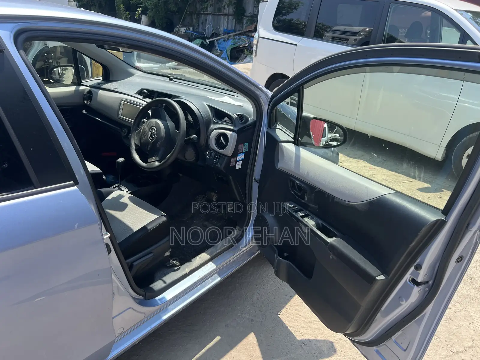 Toyota Vitz 1.3 AWD 5dr 2013 Blue