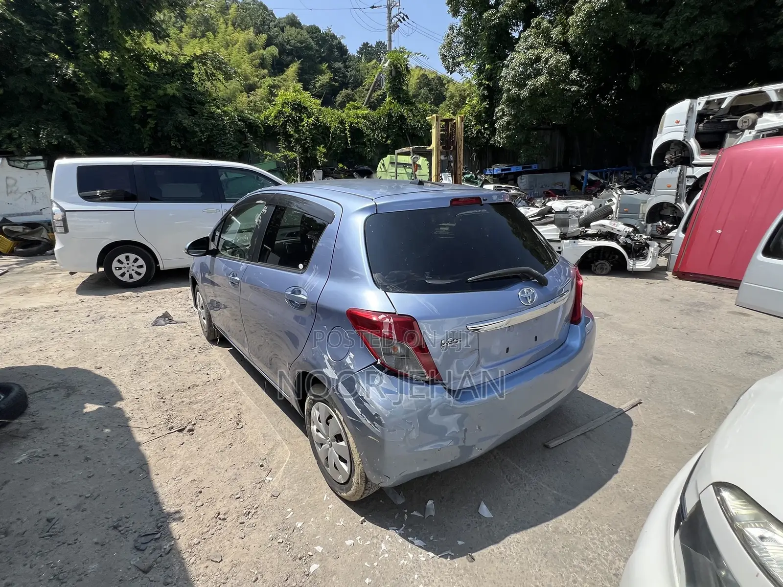 Toyota Vitz 1.3 AWD 5dr 2013 Blue
