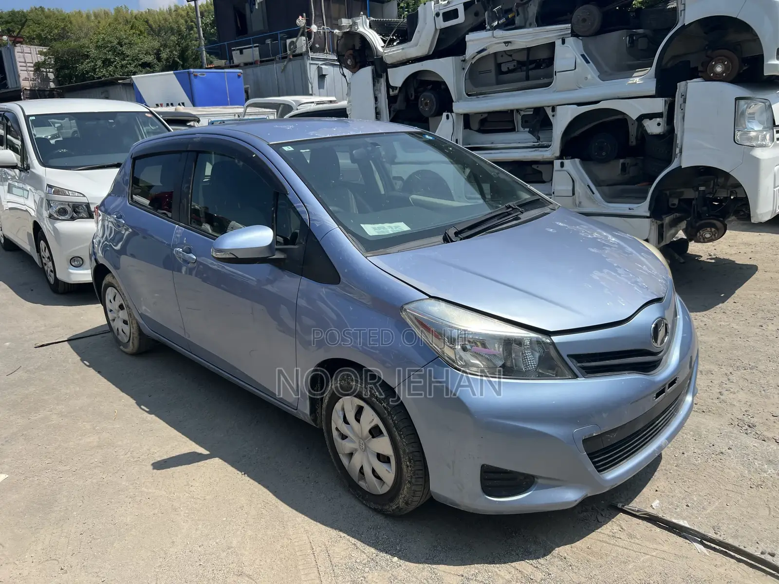 Toyota Vitz 1.3 AWD 5dr 2013 Blue