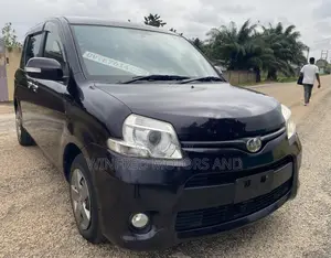 Toyota Sienta 2013 Brown