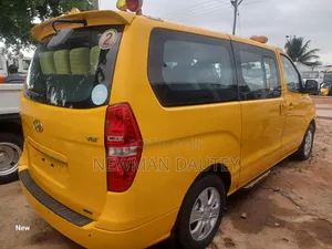 Hyundai Starex 2014 Yellow
