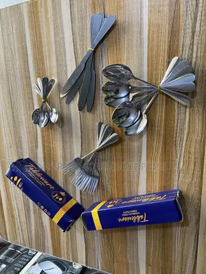Restaurant Quality Cutlery Set-24 Pieces