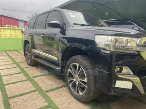 Toyota Land Cruiser 4.6 V8 GX-R 2013 Black