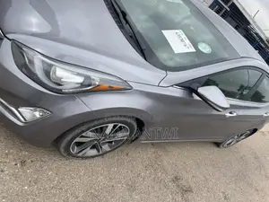 Hyundai Elantra Limited 4dr Sedan (1.8L 4cyl 6A) 2015 Silver