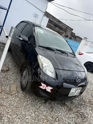 Toyota Vitz 1.3 AWD 5dr 2010 Black