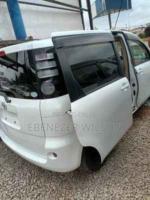 Toyota Sienta 2012 White