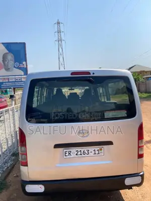 Toyota HiAce 2011 Silver