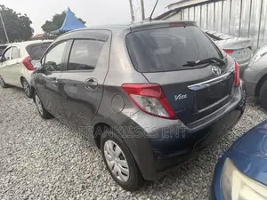 Toyota Vitz 1.3 AWD 5dr 2012 Gray