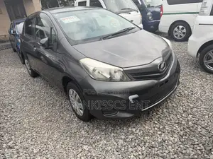 Toyota Vitz 1.3 AWD 5dr 2012 Gray