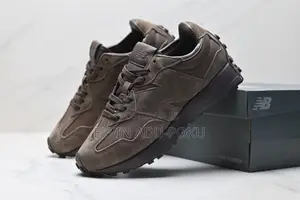 New Balance 327 “ Mushroom Brown “ Sneaker