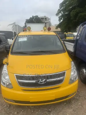 Hyundai Starex 2015 Yellow
