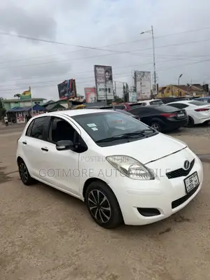 Toyota Vitz 1.0 FWD 3dr 2010 White