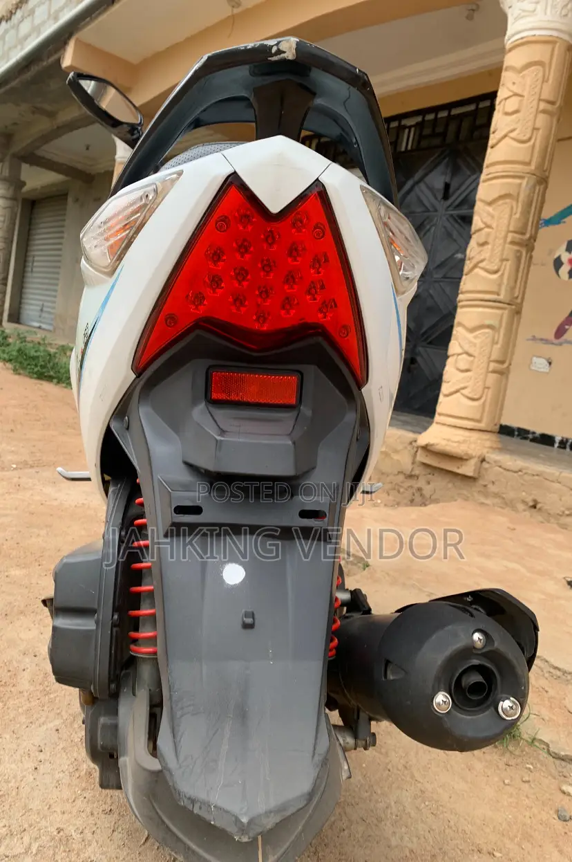 Suzuki GSR 2020 White