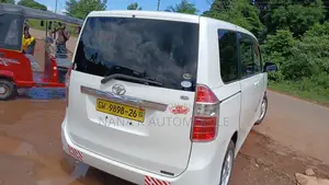 Toyota Voxy ZS 4WD 7-Seater 2008 White