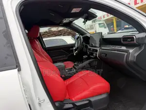 Toyota Tacoma 2024 White