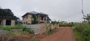 8bdrm Apartment in Helping Hand, Akuapim North for sale