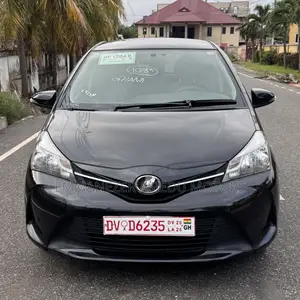 Toyota Vitz 1.3 AWD 5dr 2015 Black