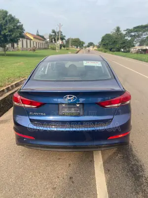 Hyundai Elantra SE Sedan FWD (2.0L 4cyl 6M) 2017 Blue