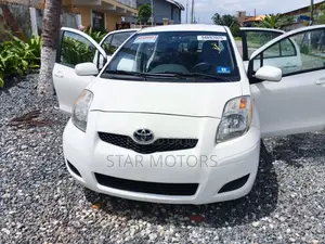 Toyota Yaris Base Hatchback 3dr 2011 White