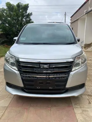 Toyota Voxy 2015 Silver
