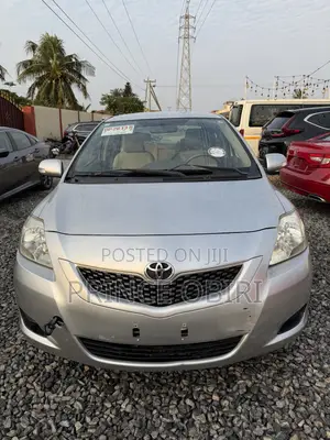 Toyota Belta 2010 Silver