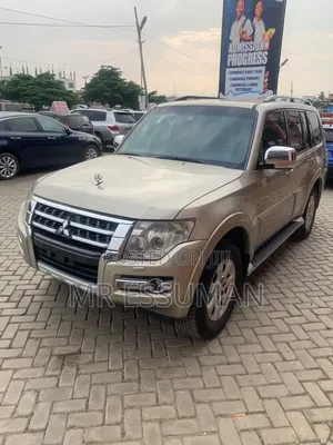 Mitsubishi Pajero 2018 Beige