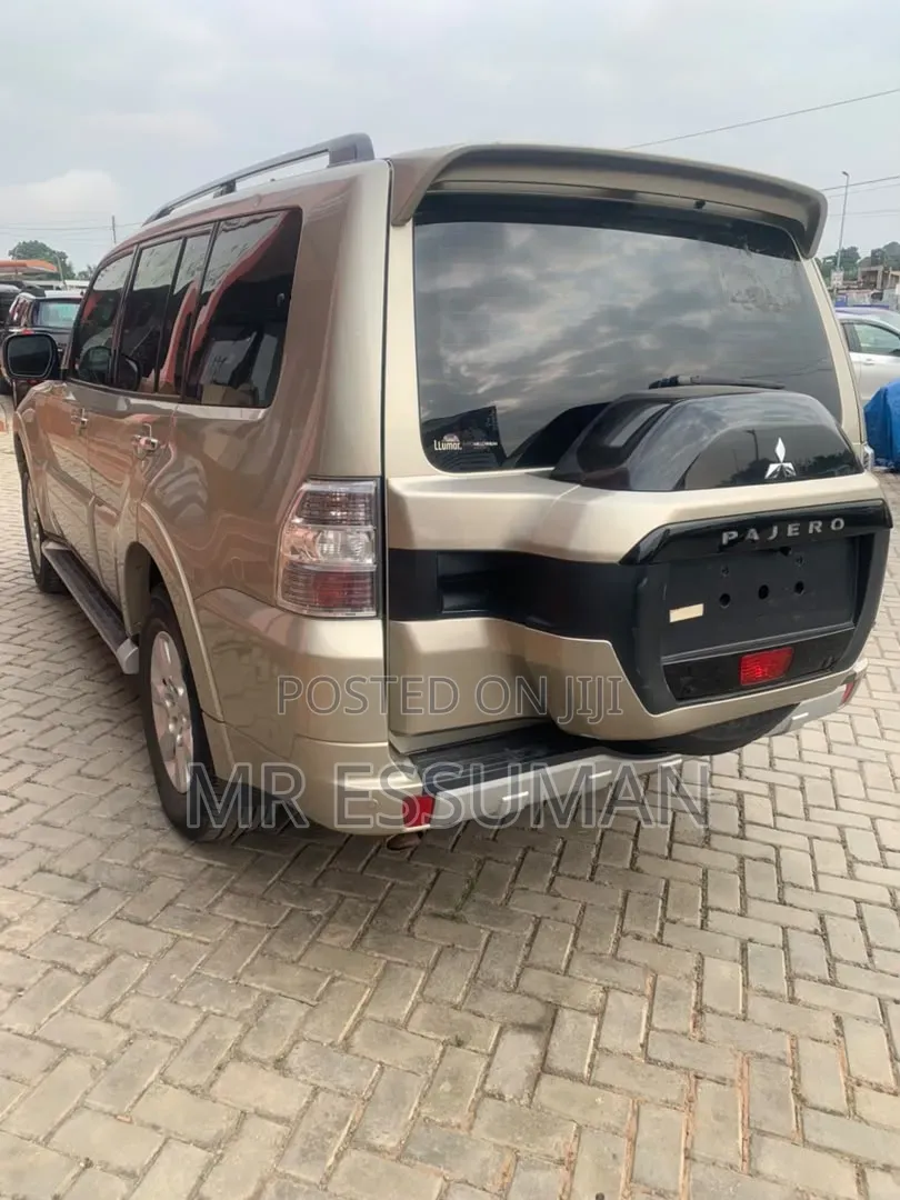 Mitsubishi Pajero 2018 Beige