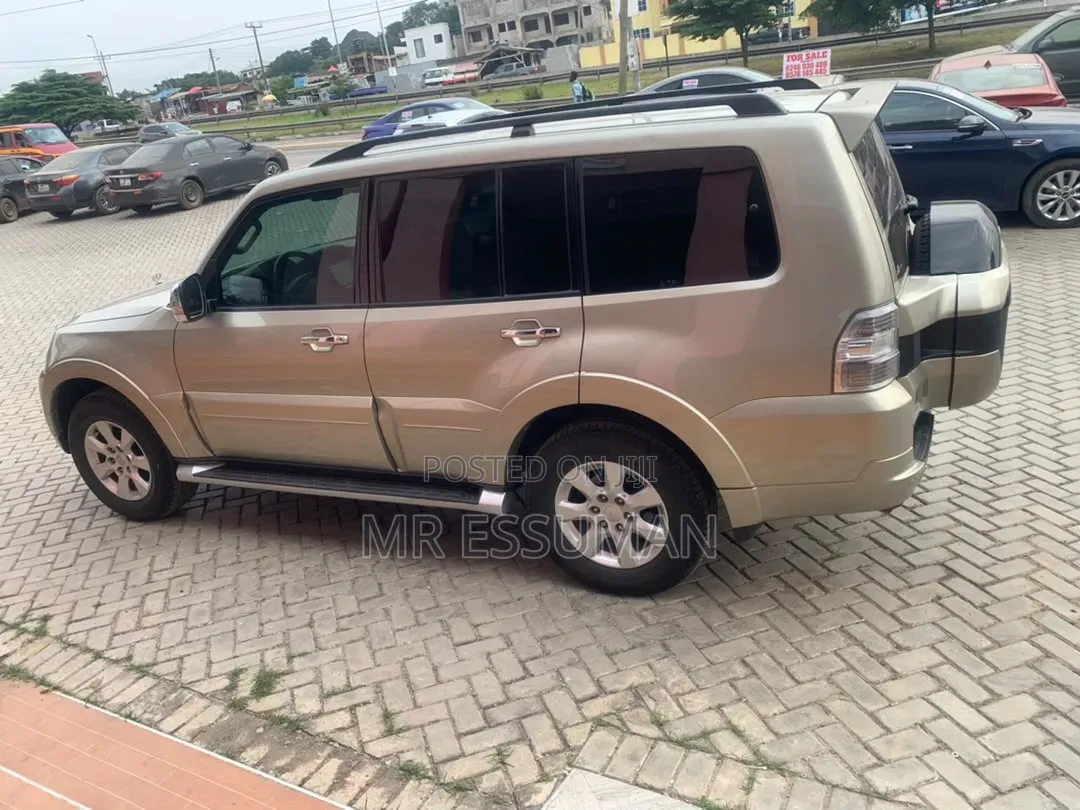 Mitsubishi Pajero 2018 Beige