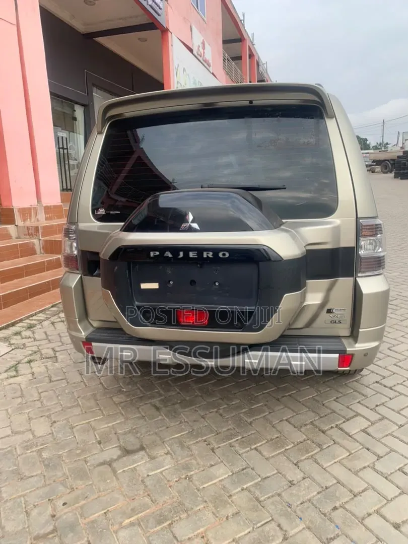 Mitsubishi Pajero 2018 Beige