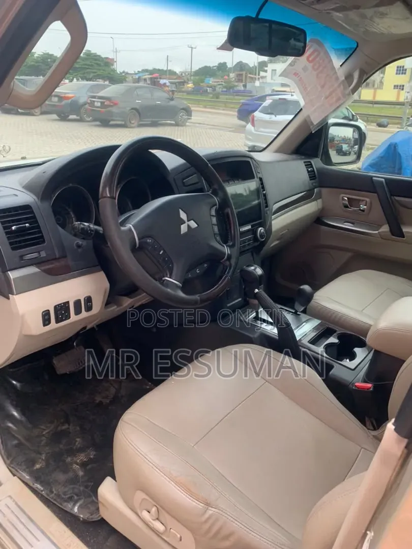 Mitsubishi Pajero 2018 Beige