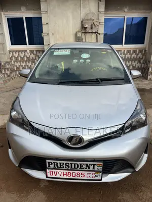 Toyota Vitz 1.0 FWD 5dr 2015 Silver
