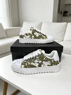 Olive Numeric Lunar Trainer