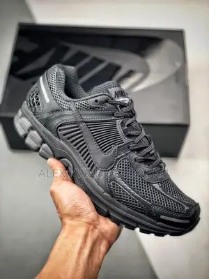 Nike Vomero 5