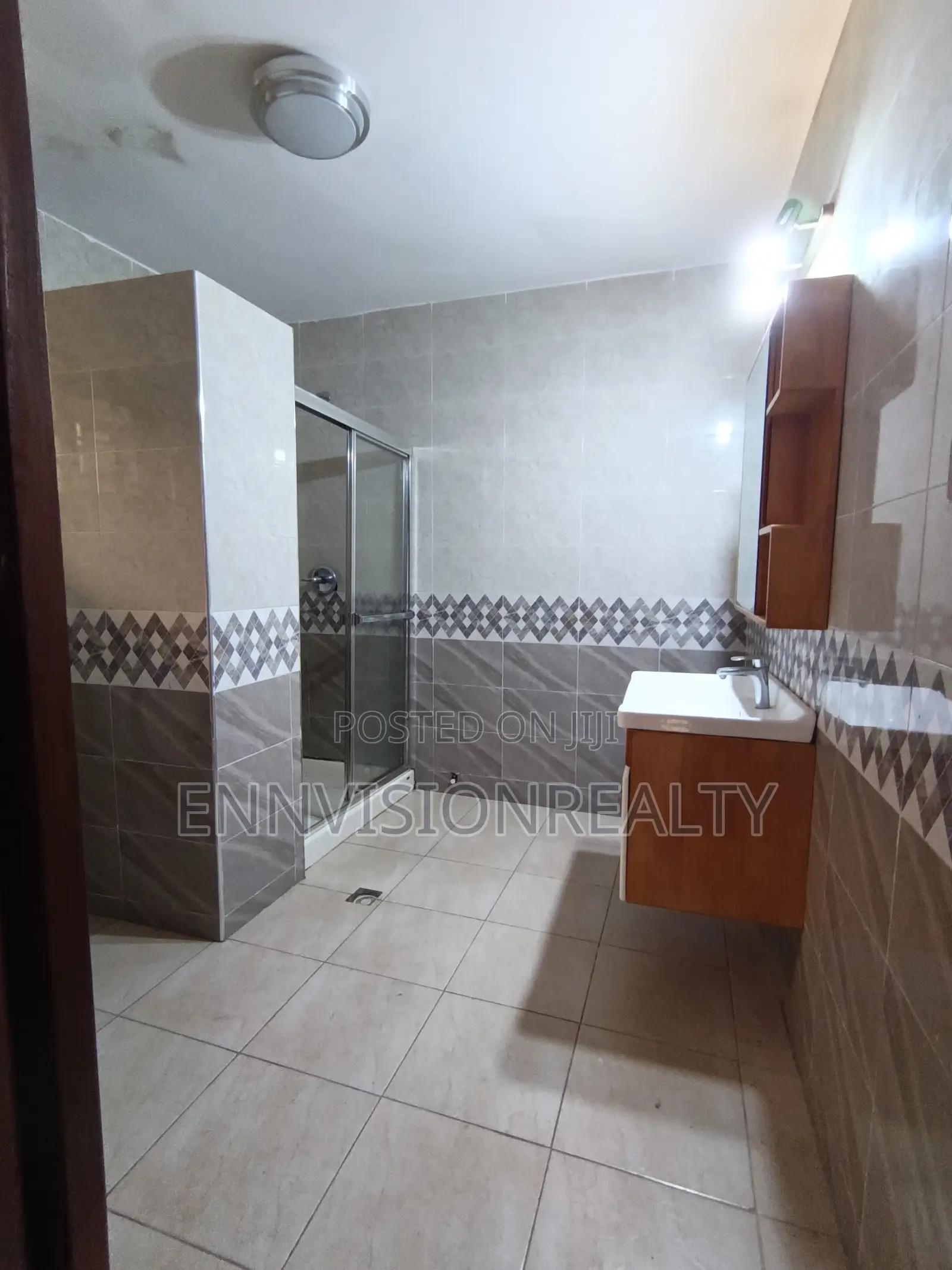 4bdrm Apartment in Accra Metropolitan for rent