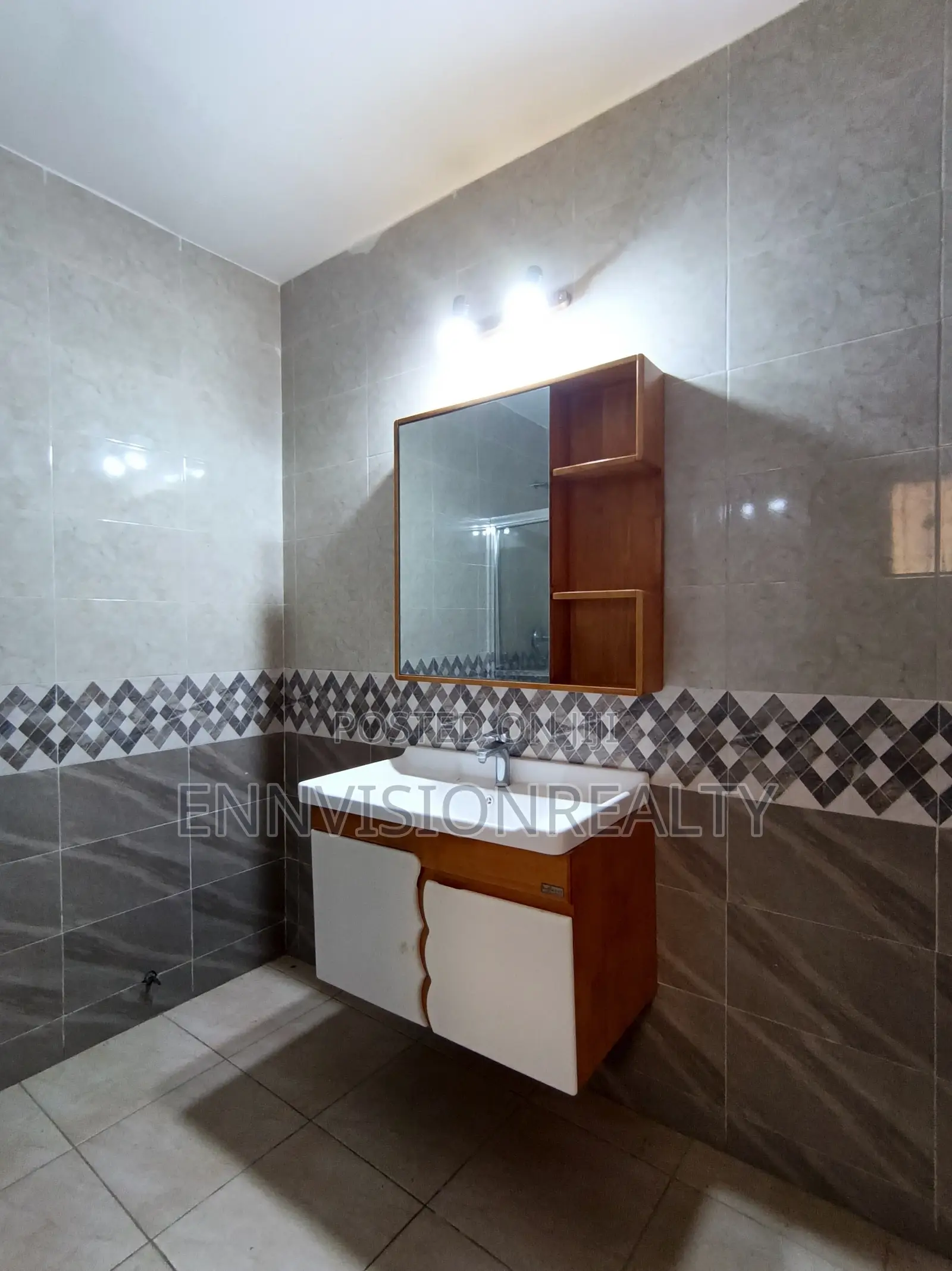 4bdrm Apartment in Accra Metropolitan for rent
