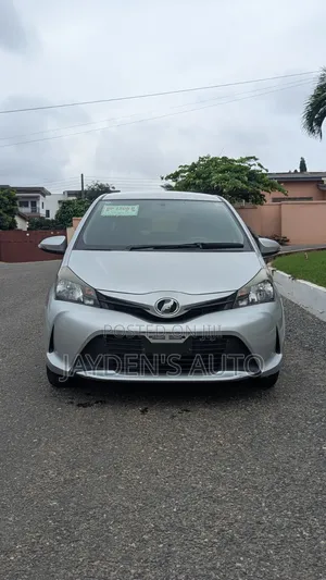Toyota Vitz 2014 Silver